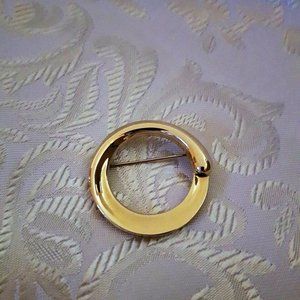 MONET Vintage Brooch Glossy Gold Tone Circle Pin 1.5"